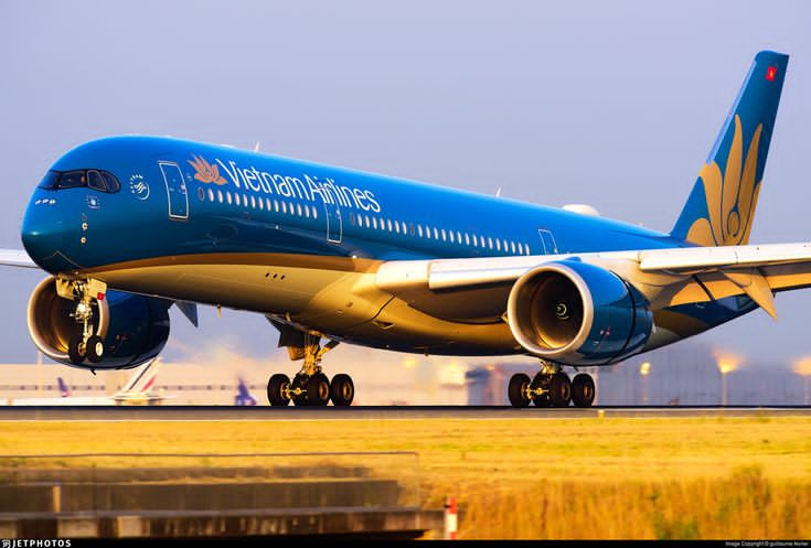 Máy bay Vietnam Airlines tại sân bay
